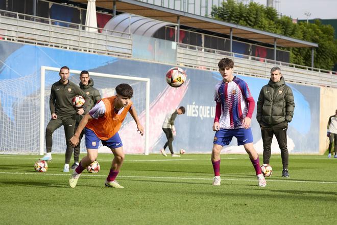 Bagaimana 12 Sosok La Masia Mengantar Xavi Espart ke Tim Utama